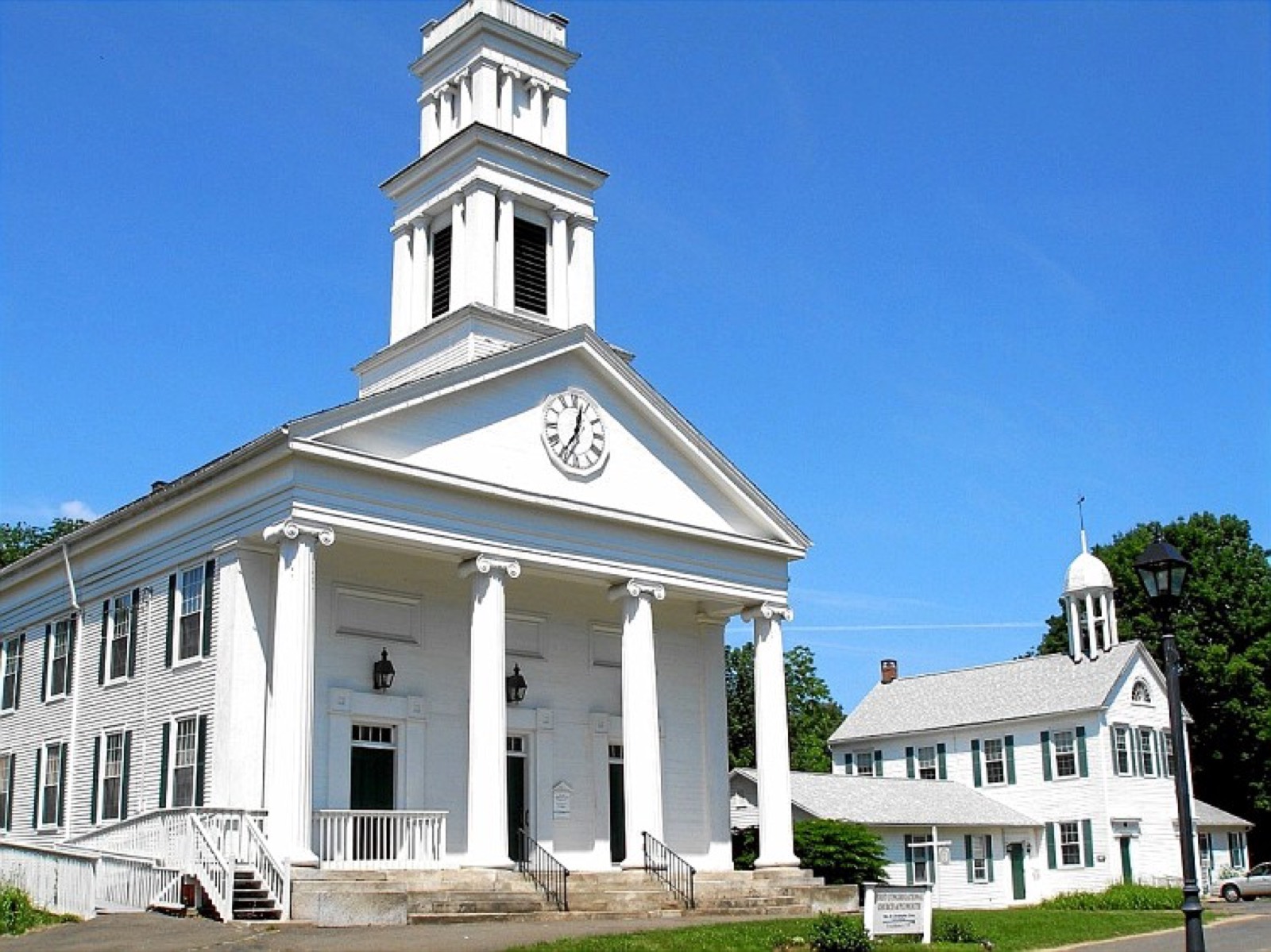 First Congregational Church in Plymouth, Connecticut